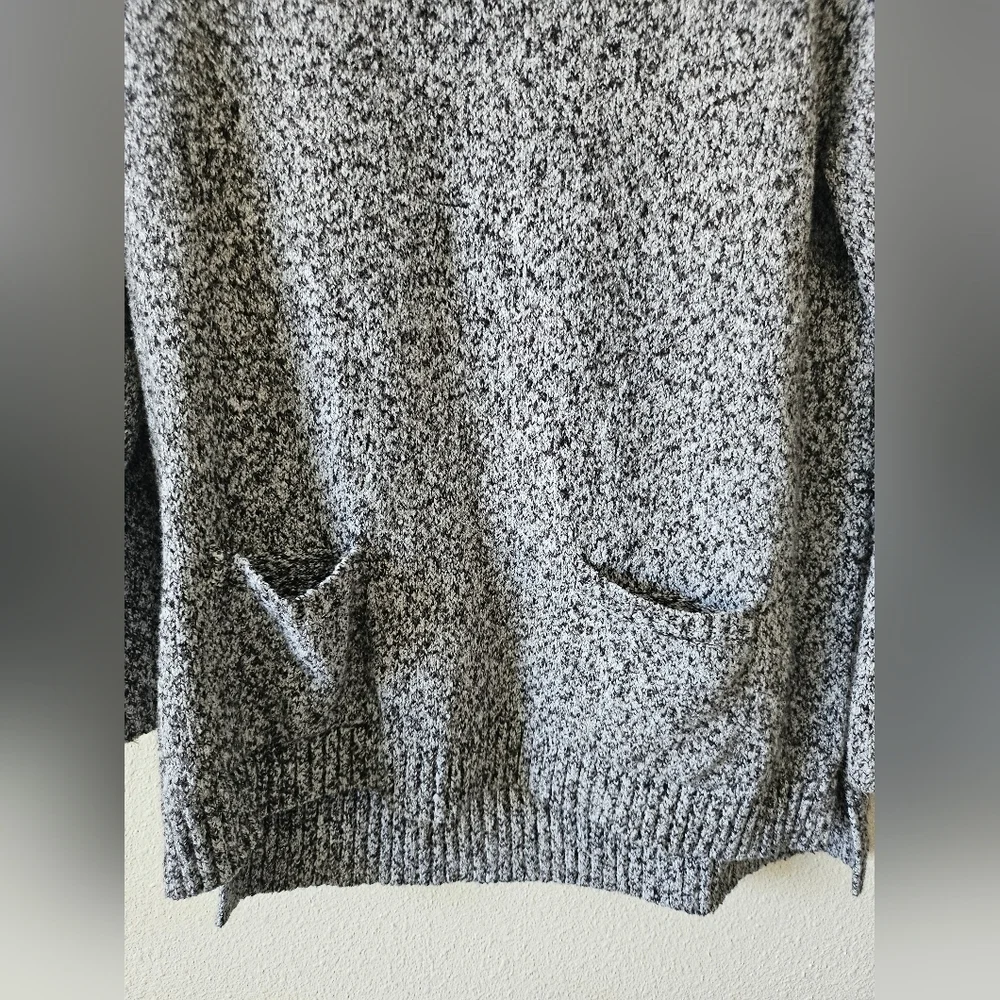 J.Jill Women's Gray Front Pockets knit Casual Chic comfy Sweater Size M.